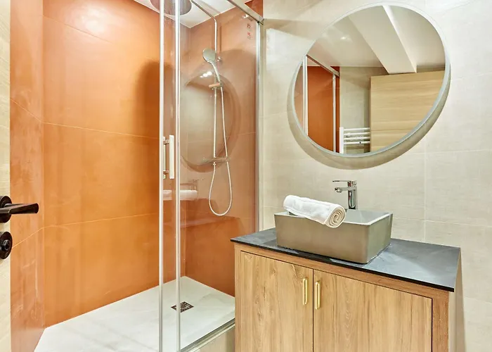 Superb 3-bedroom Flat Near The Moulin Rouge And Montmartre